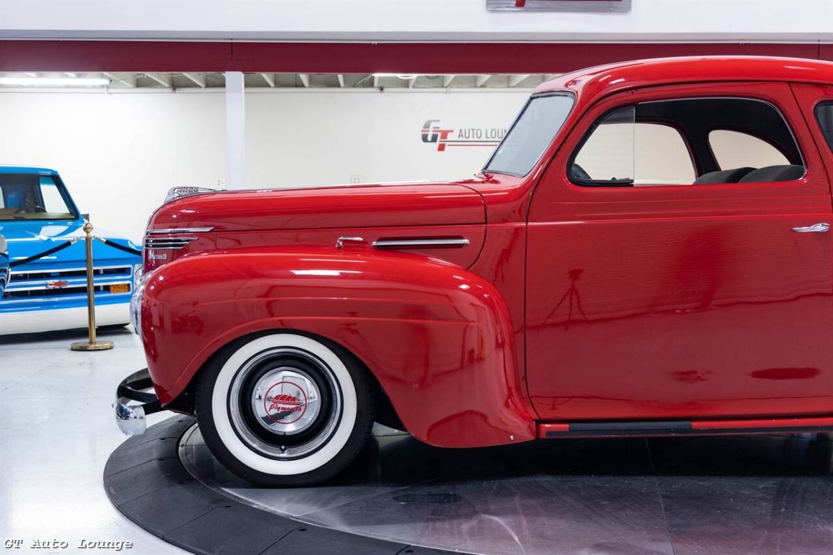 Plymouth-business-1940-red-7