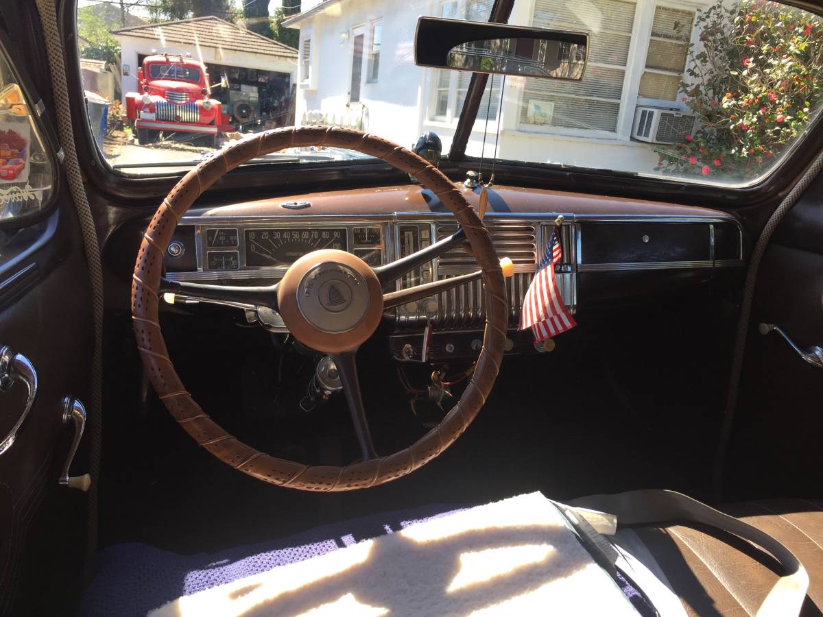 Plymouth-deluxe-1946-black-5