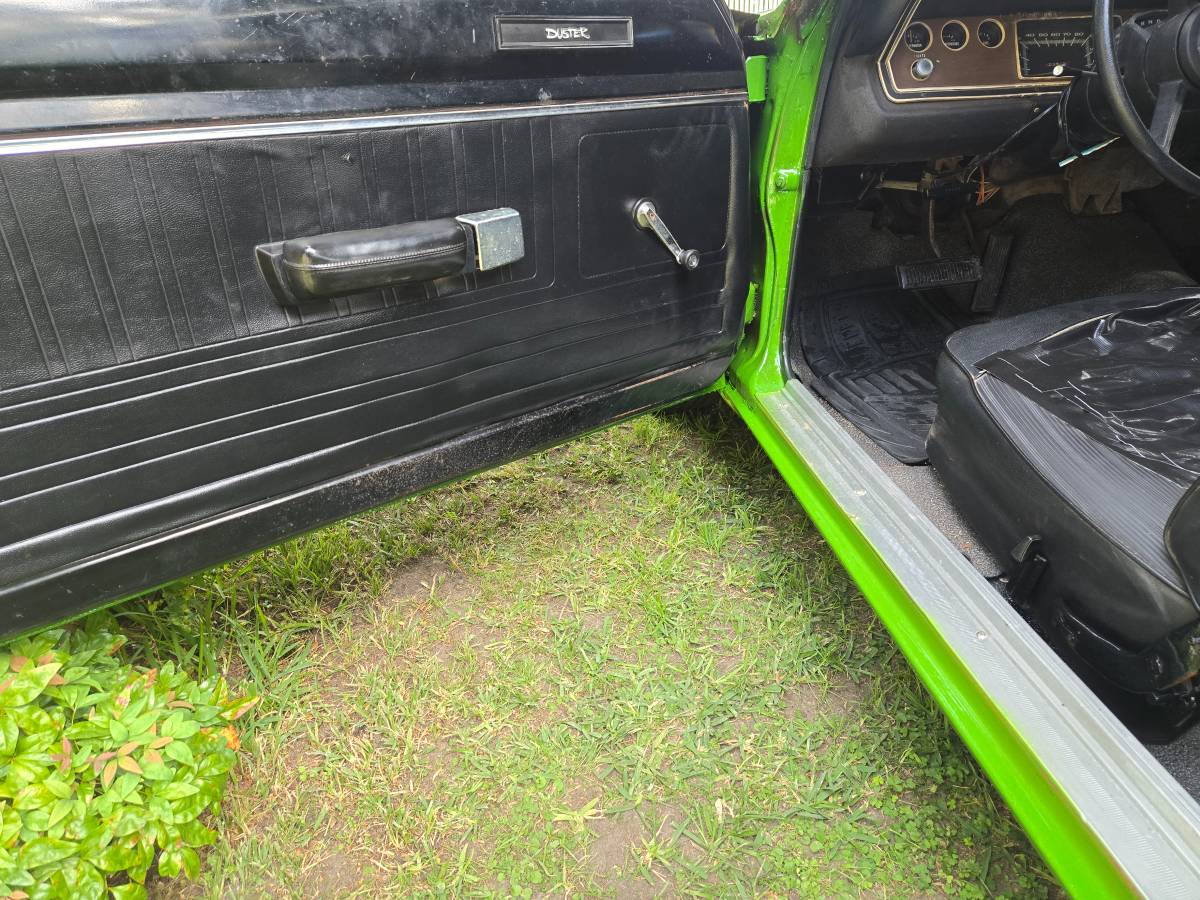 Plymouth-duster-1970-green-12