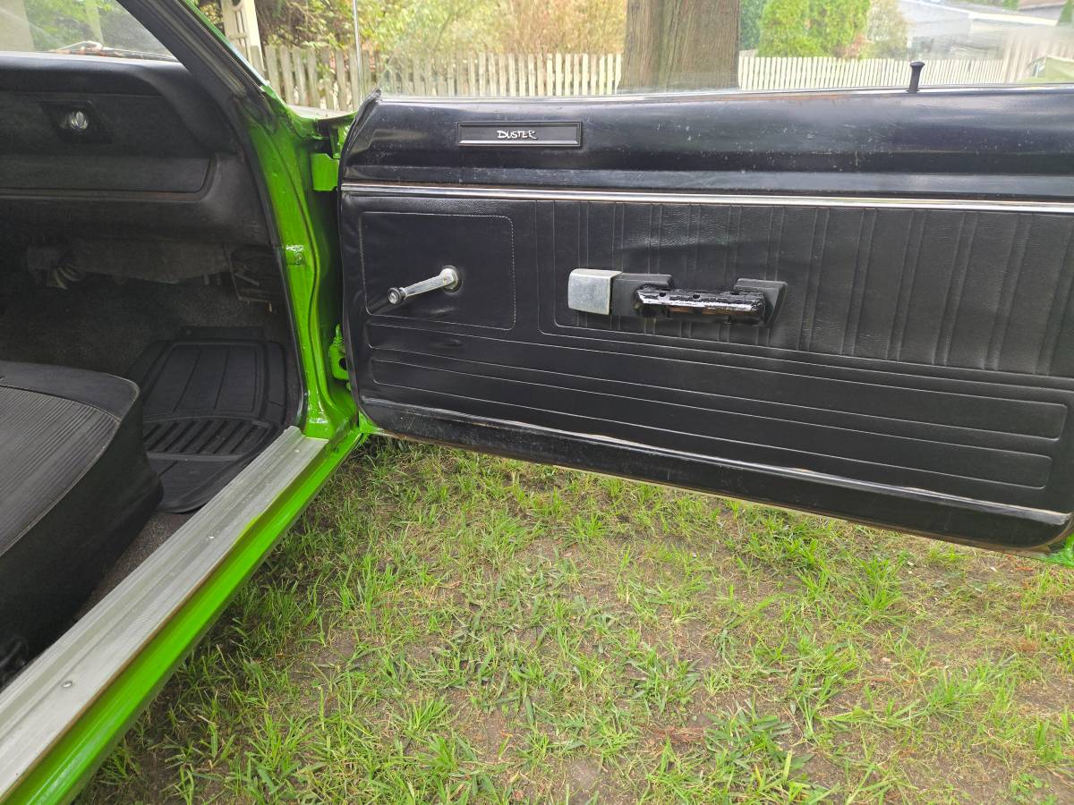 Plymouth-duster-1970-green-9