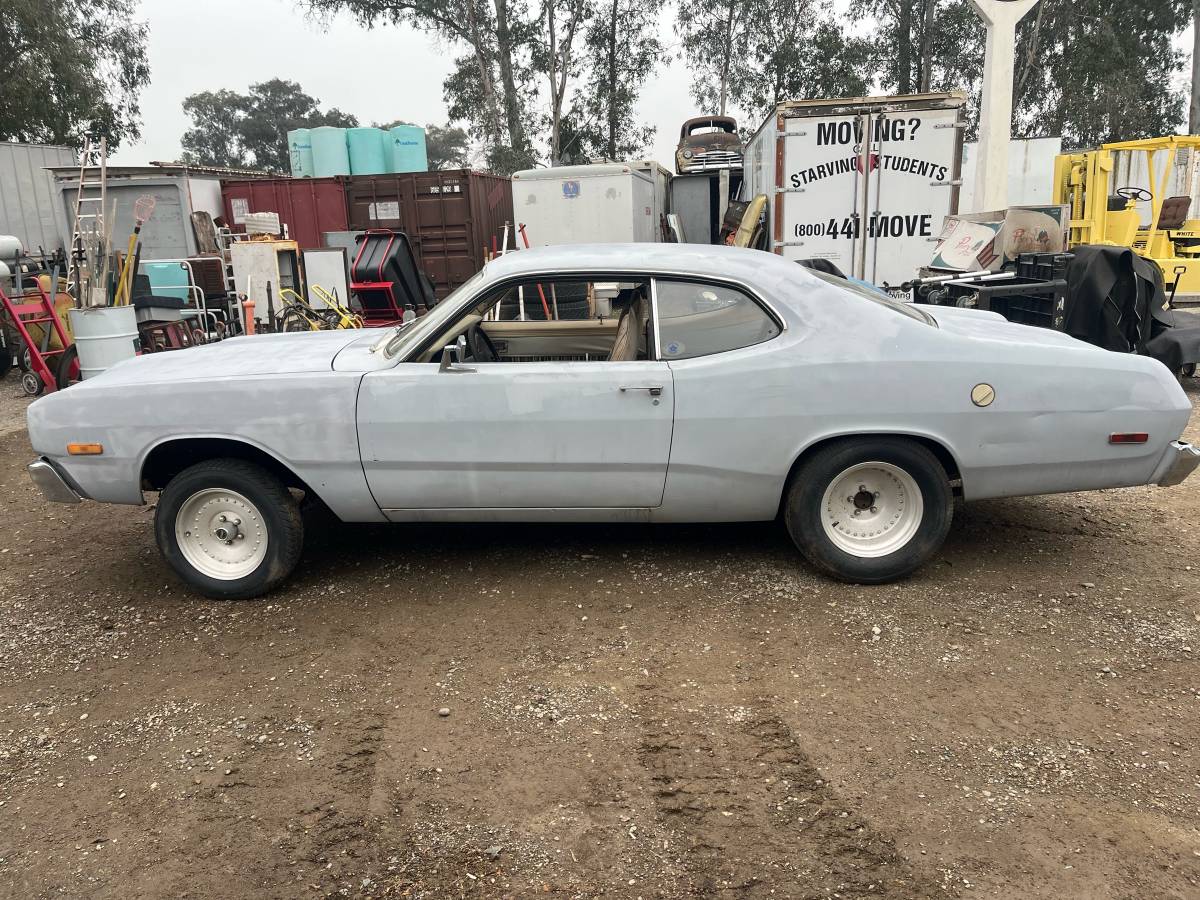 Plymouth-duster-1974-white-2