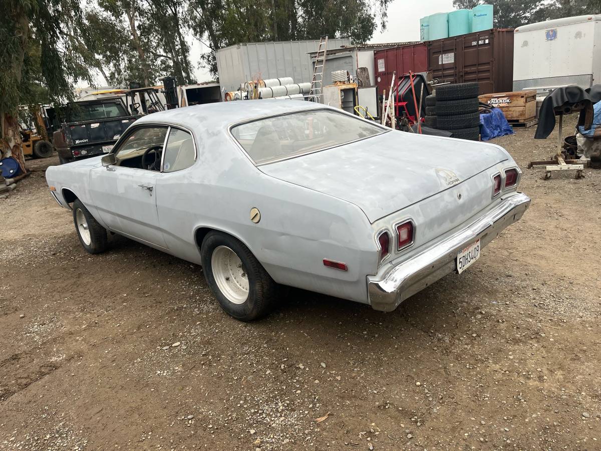 Plymouth-duster-1974-white-3