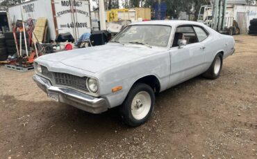 Plymouth-duster-1974-white