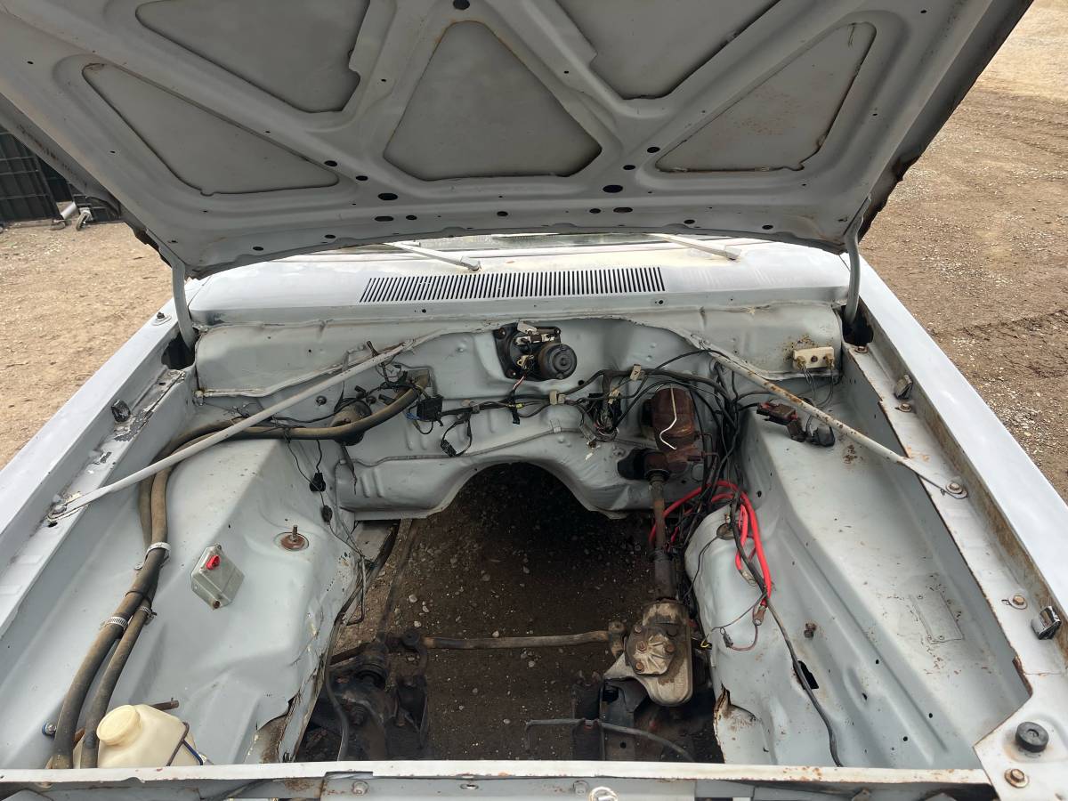 Plymouth-duster-1974-white-6