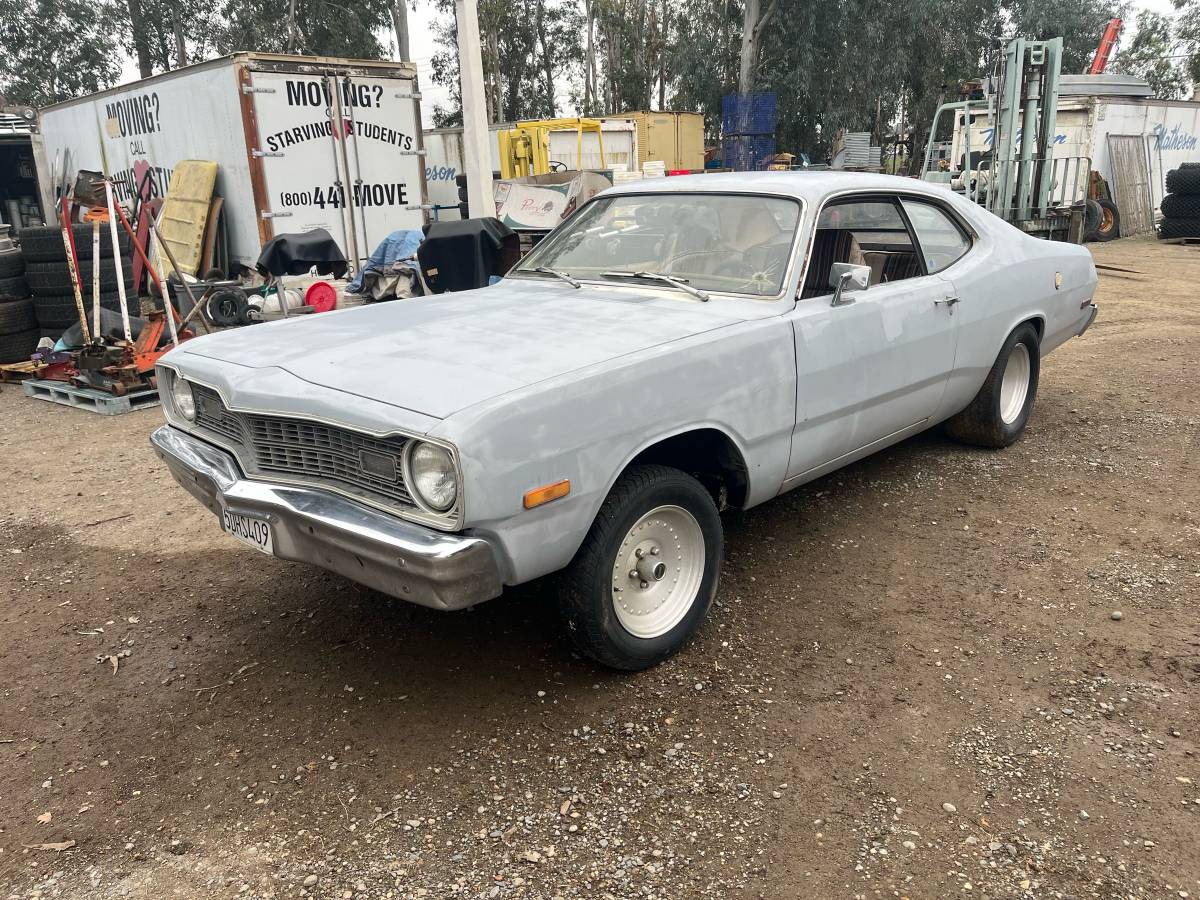 Plymouth-duster-1974-white