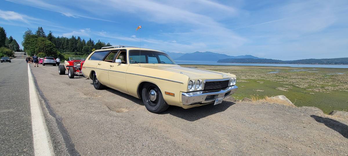 Plymouth-fury-1973-custom-2