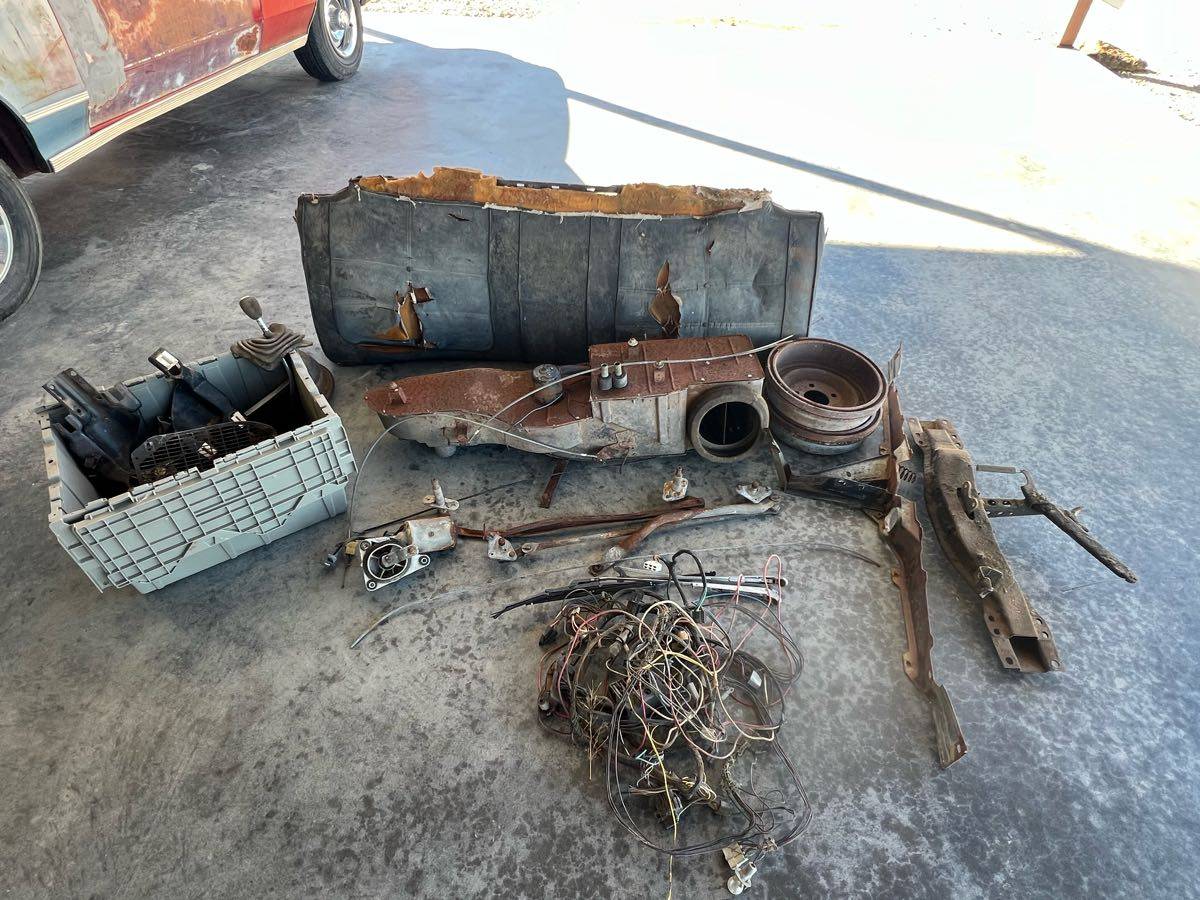 Plymouth-gtx-1968-23