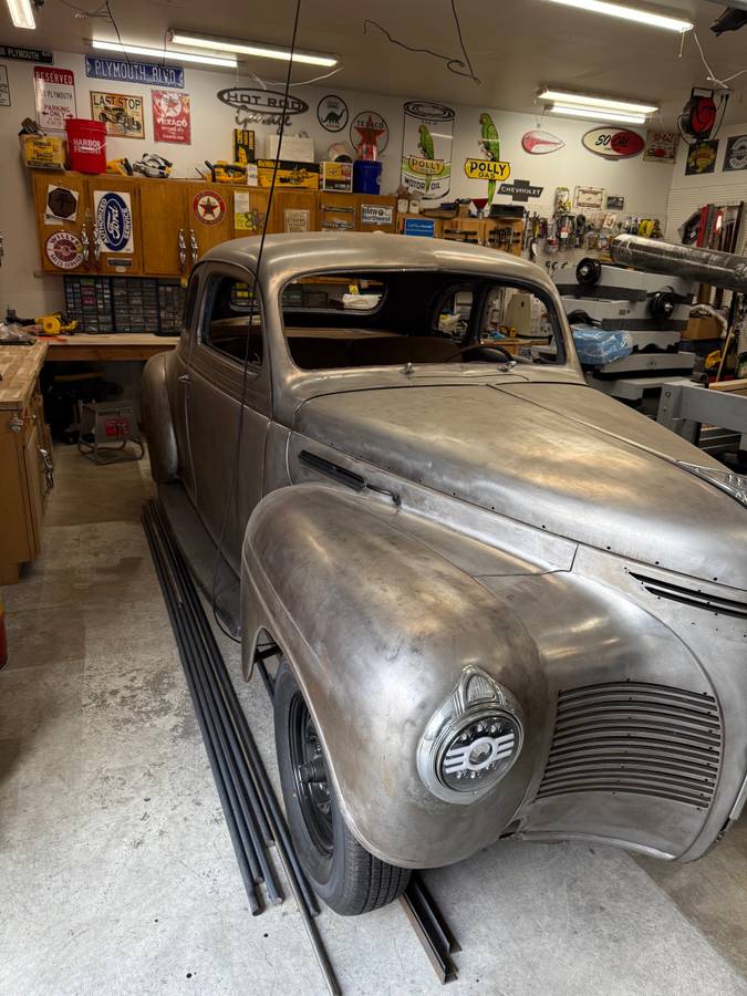 Plymouth-road-king-coupe-1940-grey-11