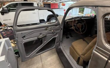 Plymouth-road-king-coupe-1940-grey-14