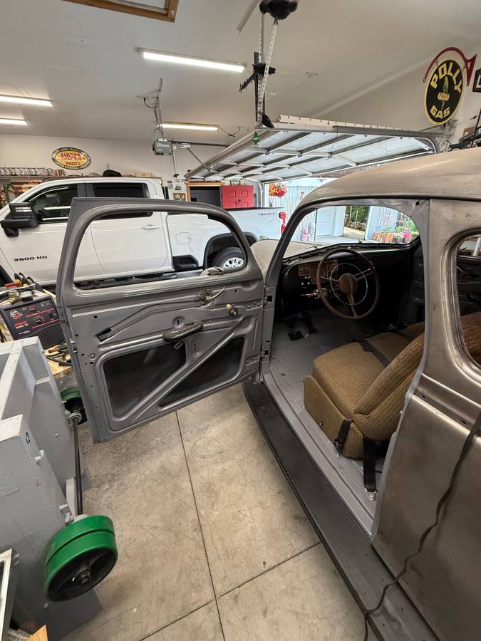 Plymouth-road-king-coupe-1940-grey-14