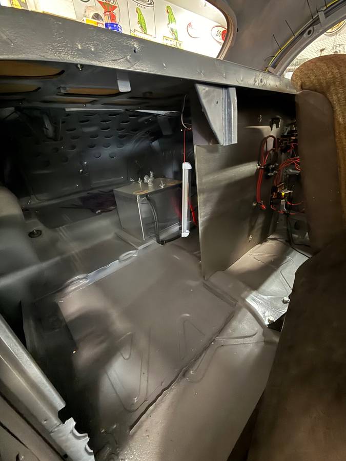 Plymouth-road-king-coupe-1940-grey-42