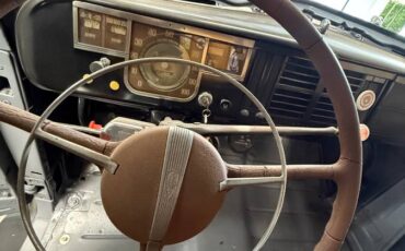 Plymouth-road-king-coupe-1940-grey-43
