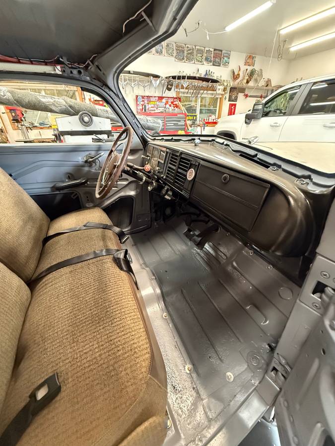 Plymouth-road-king-coupe-1940-grey-45