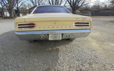 Plymouth-roadrunner-1970-yellow-4