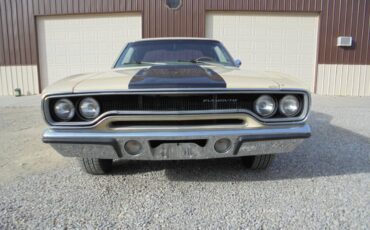Plymouth-roadrunner-1970-yellow-5