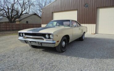 Plymouth-roadrunner-1970-yellow-7
