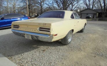 Plymouth-roadrunner-1970-yellow-8