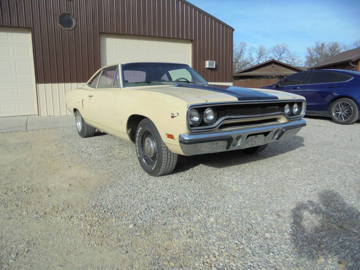 Plymouth-roadrunner-1970-yellow