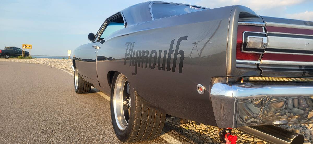 Plymouth-satellite-1968-grey