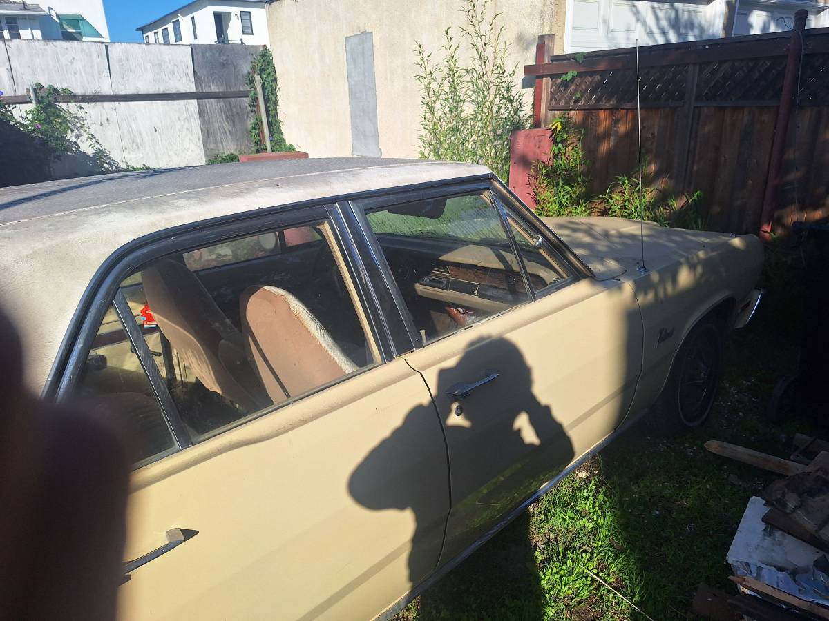 Plymouth-valiant-1974-2