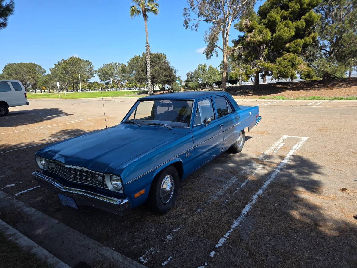 Plymouth-valiant-1974-3