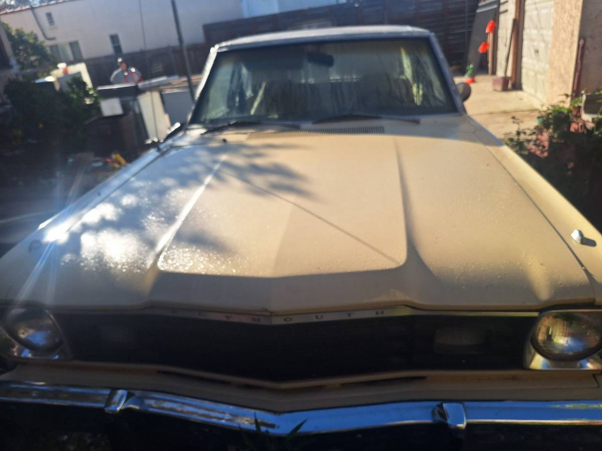 Plymouth-valiant-1974-3