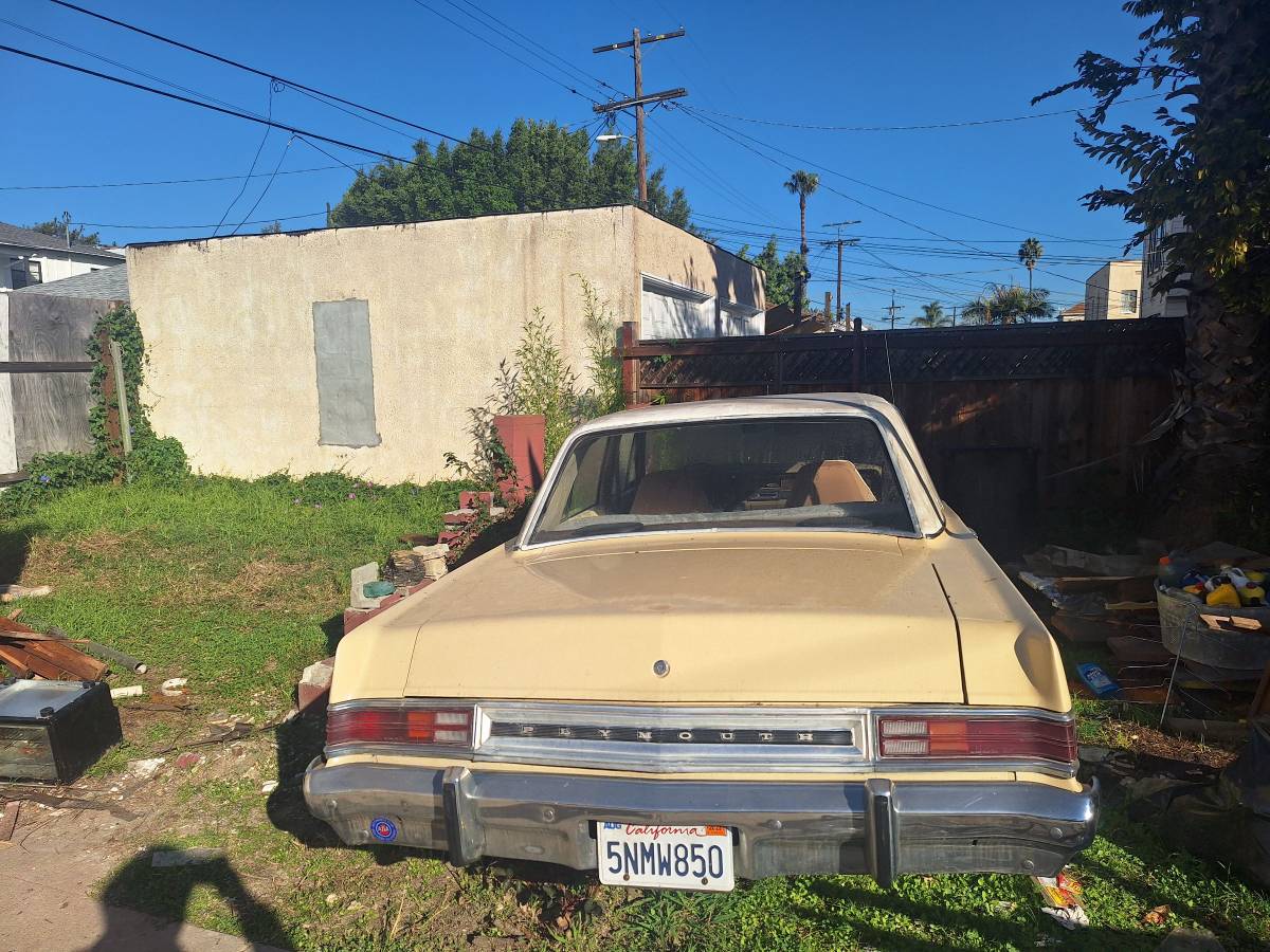 Plymouth-valiant-1974-6
