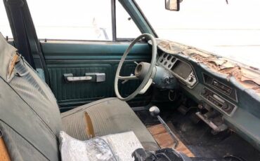 Plymouth-valiant-1974-white