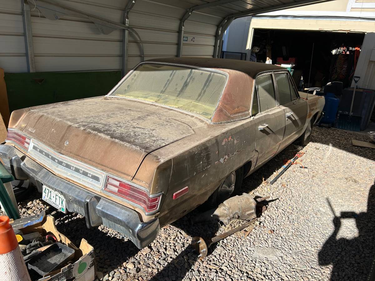 Plymouth-valiant-1975-brown-1