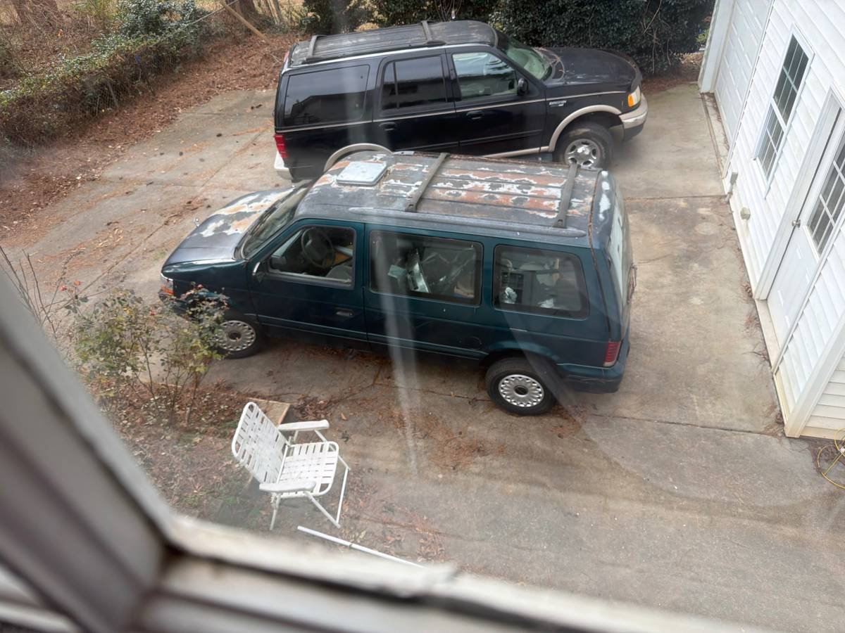 Plymouth-voyager-1995-green-1