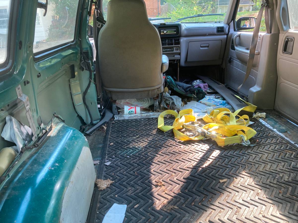 Plymouth-voyager-1995-green-2