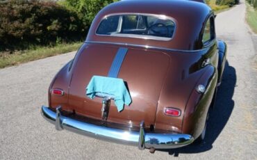 Pontiac-1947-Sedan-2