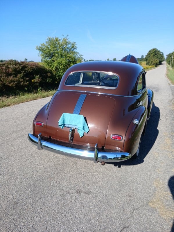 Pontiac-1947-Sedan-2