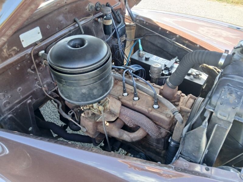 Pontiac-1947-Sedan-4