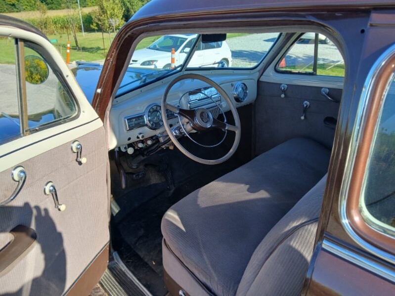 Pontiac-1947-Sedan-5