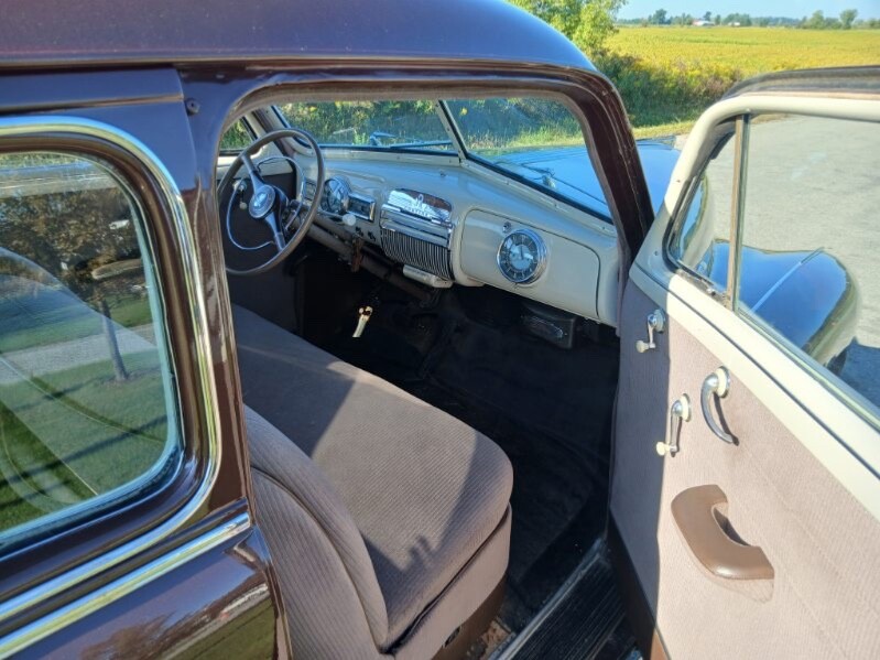 Pontiac-1947-Sedan-6