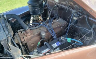 Pontiac-1947-Sedan-7