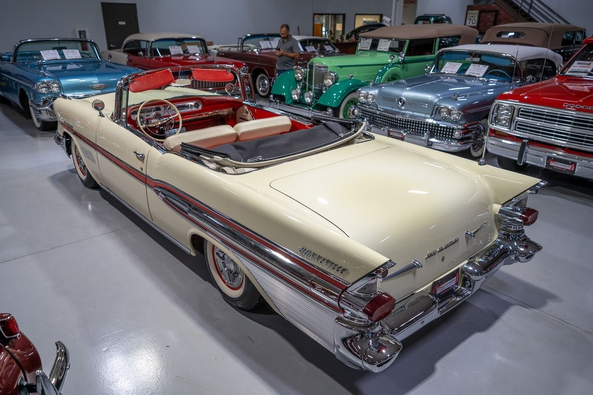 Pontiac-Bonneville-1957-Convertible-10