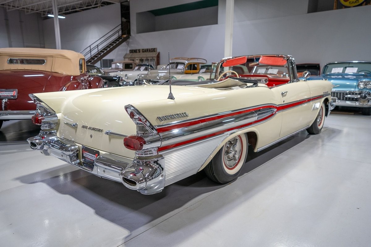 Pontiac-Bonneville-1957-Convertible-24