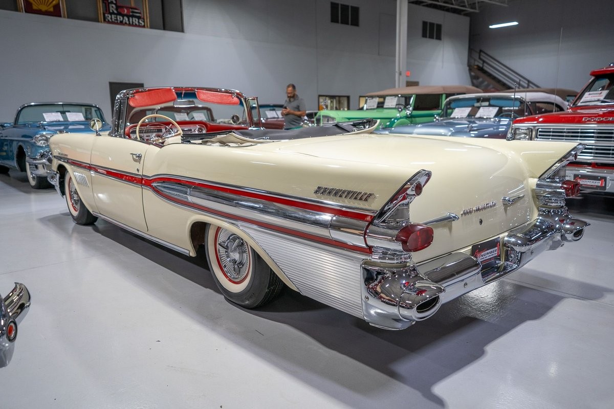 Pontiac-Bonneville-1957-Convertible-26
