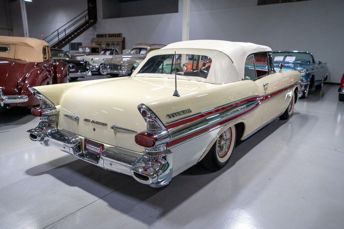 Pontiac-Bonneville-1957-Convertible-32