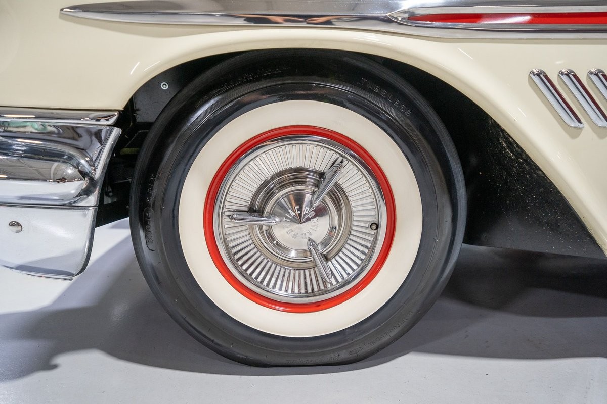 Pontiac-Bonneville-1957-Convertible-37