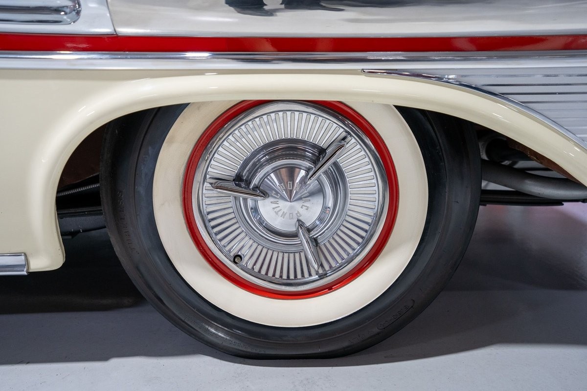 Pontiac-Bonneville-1957-Convertible-39