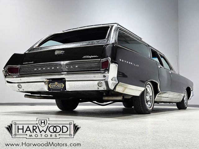 Pontiac-Bonneville-1965-Wagon-11
