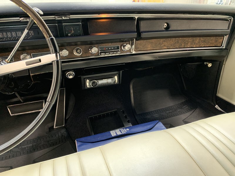 Pontiac-Bonneville-1968-11