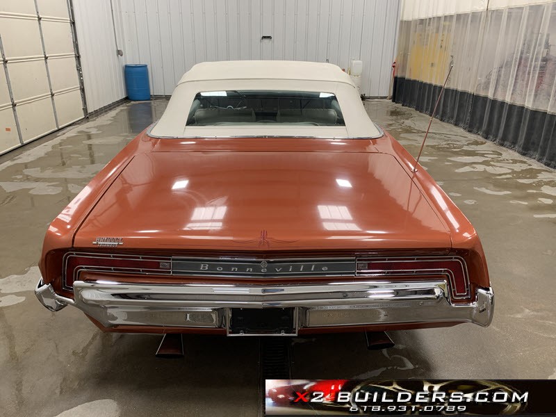 Pontiac-Bonneville-1968-4