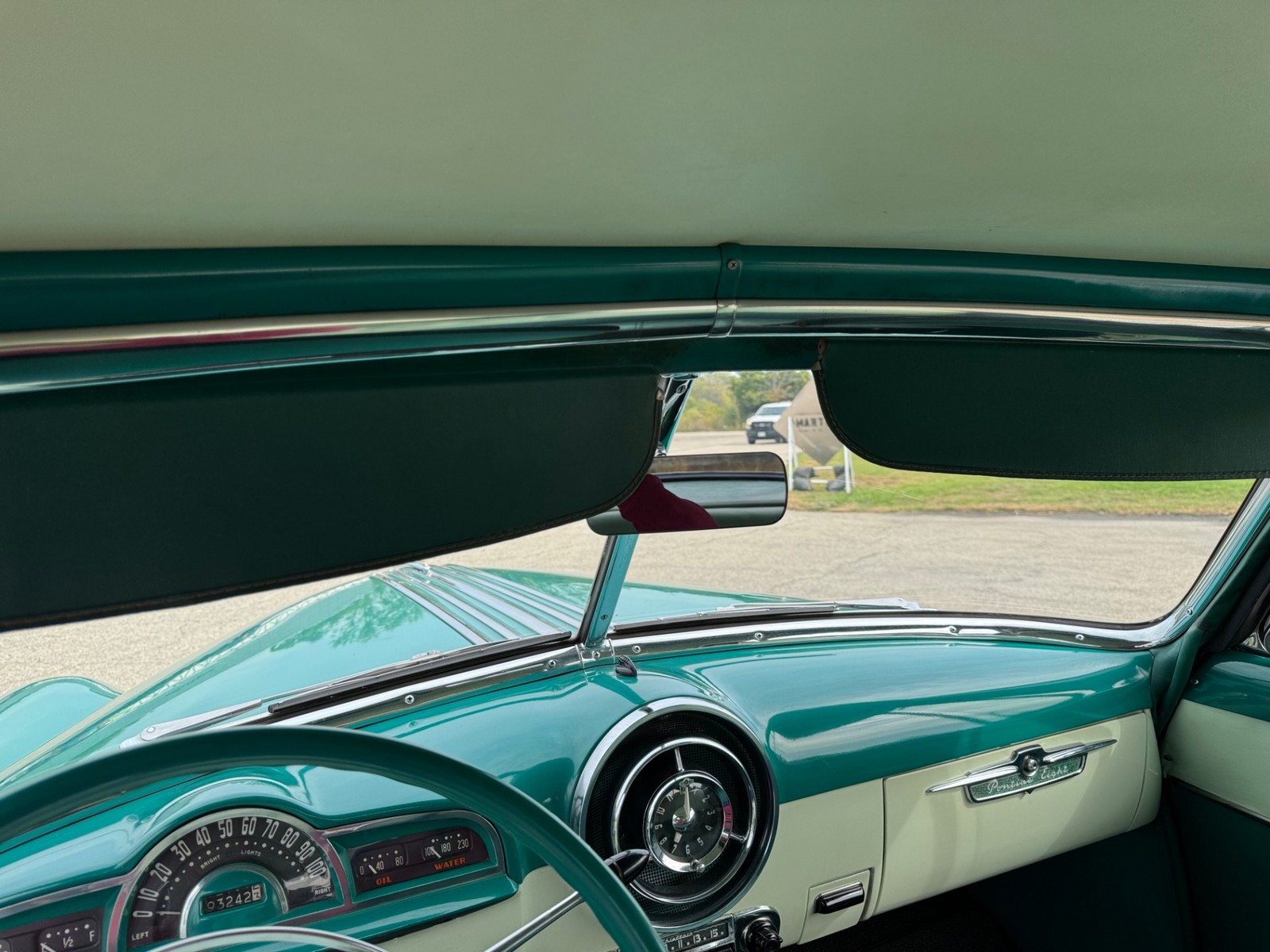 Pontiac-Catalina-1952-2-DOOR-33