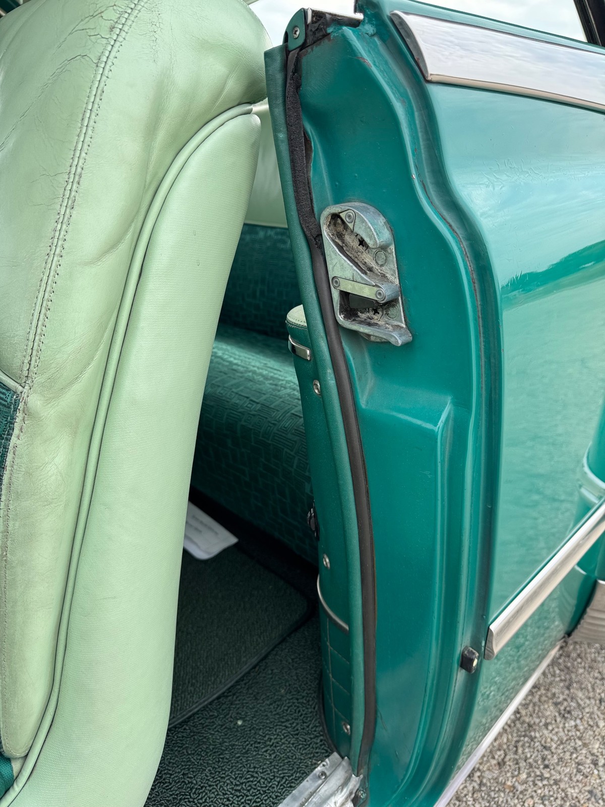 Pontiac-Catalina-1952-2-DOOR-37