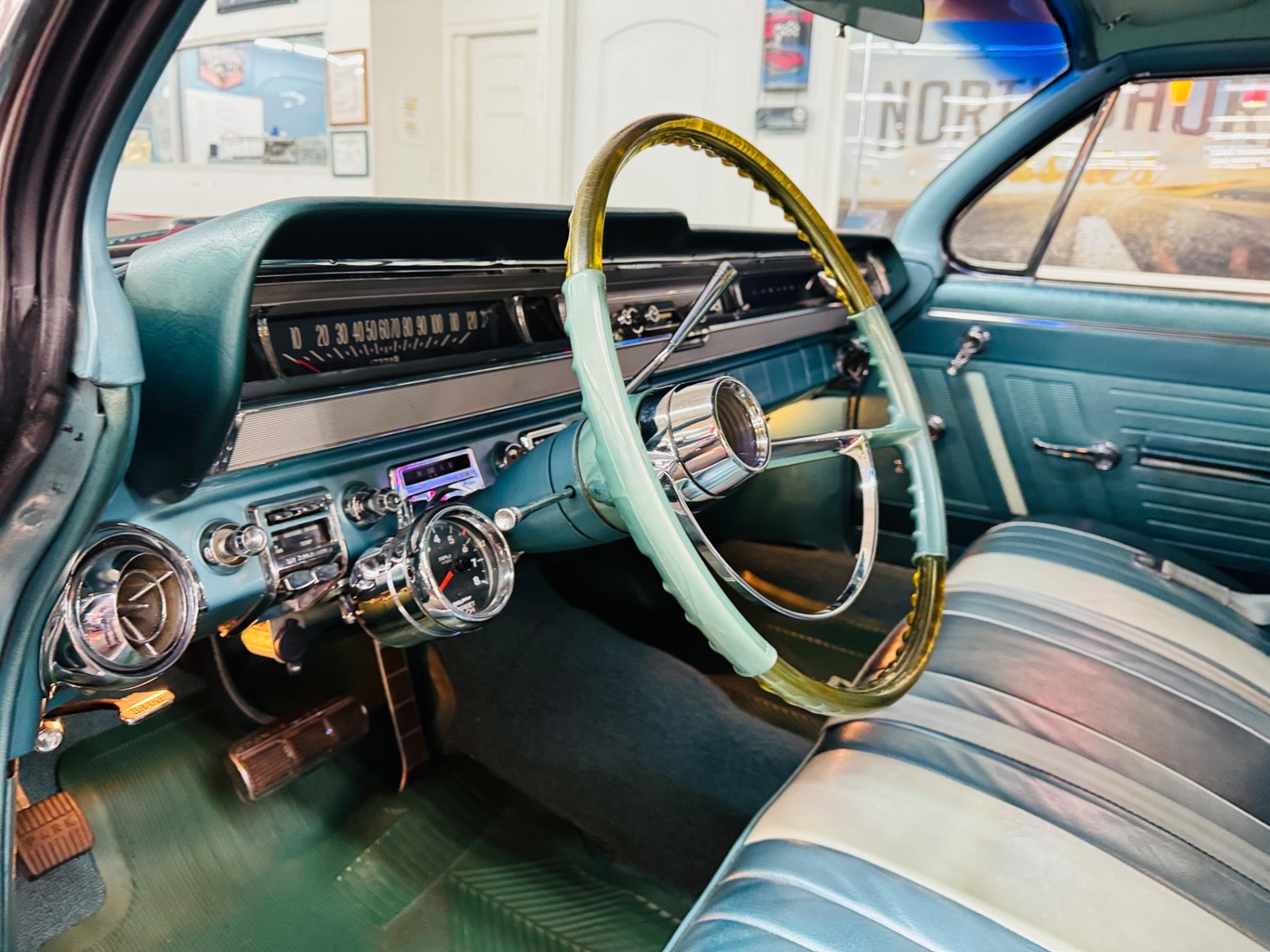 Pontiac-Catalina-1962-2-Door-38