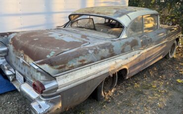 Pontiac-Chieftain-1957-Sedan-1